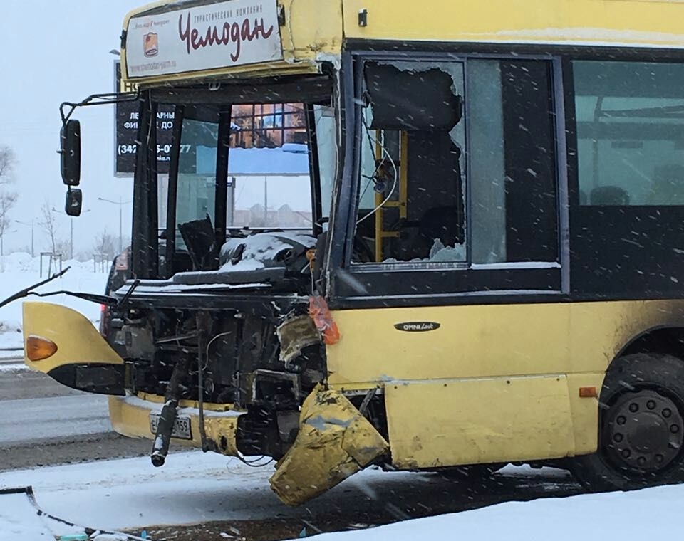 В Перми при столкновении автобусов погиб школьник
