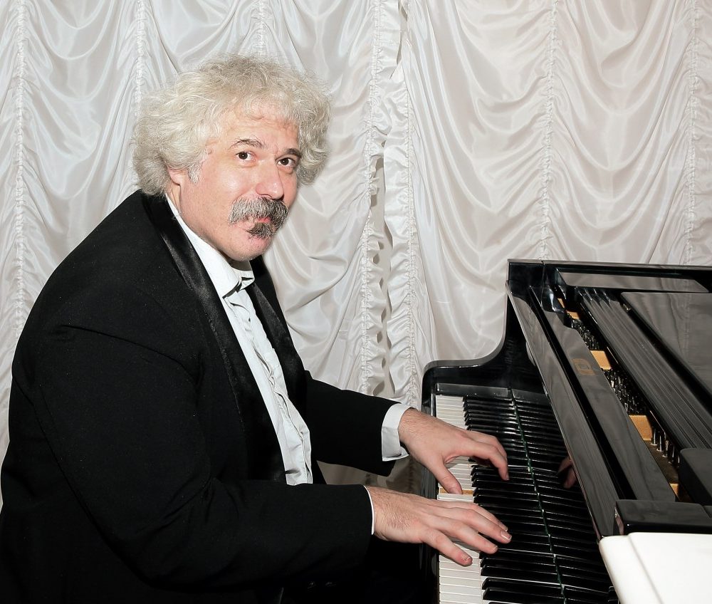 Известный пианист поздравит пермячек с 8 марта