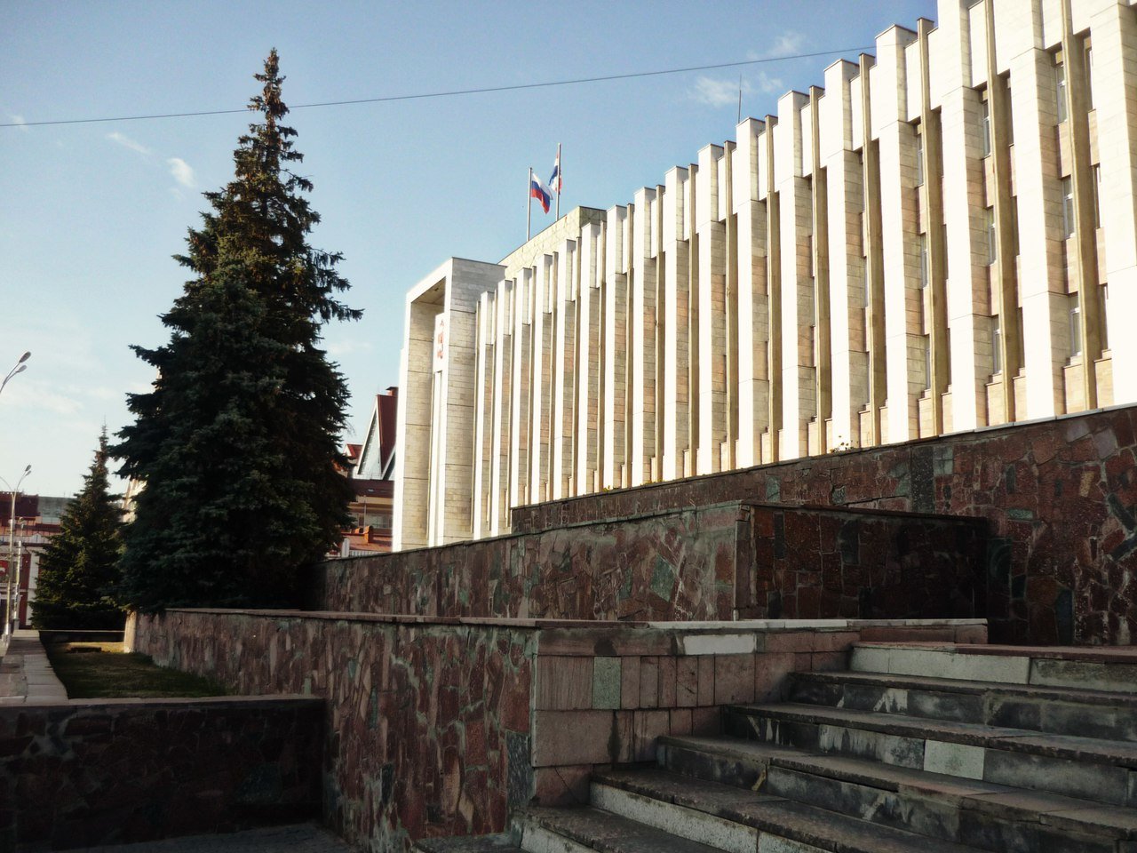 В правительстве Пермского края ограничат «люксовые» закупки чиновников