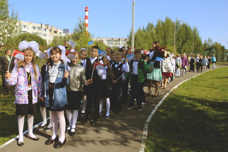 Более 20 тысяч школьников из Прикамья наградят за участие в акции «Цветы жизни»