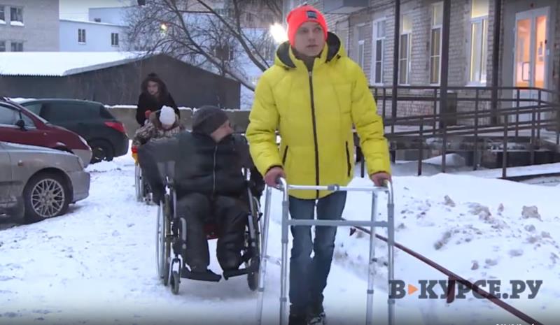 Инвалиды в Перми протестировали проходимость тротуаров в городе после снегопадов