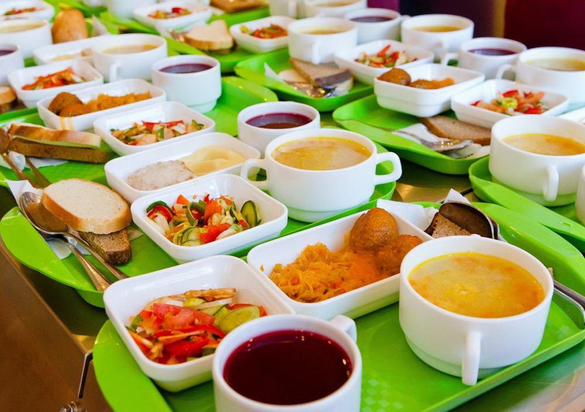 Олег Постников: «Поставщикам питания в школы выгодно кормить детей быстро и некачественно»