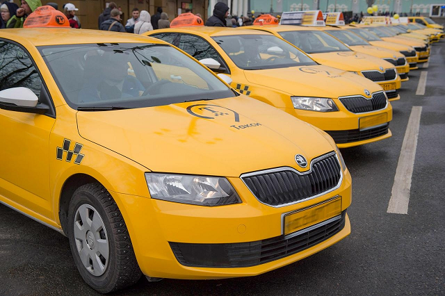 В Перми таксистов могут заставить перекрашивать машины 