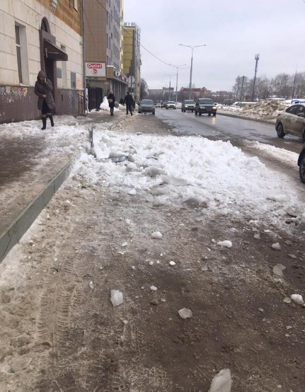 В Перми после падения снега на женщину и ребенка возбуждено уголовное дело