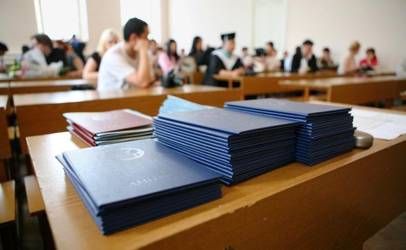 Вступительные экзамены в российские вузы могут перенести