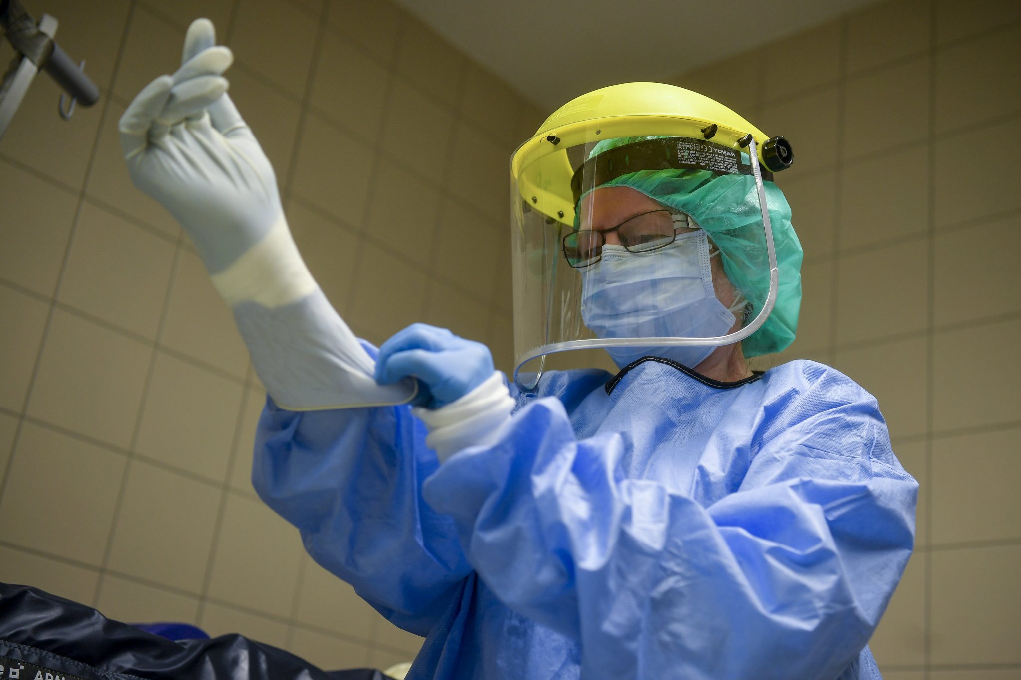 Более 80 медицинских сотрудников в Прикамье заразились COVID-19