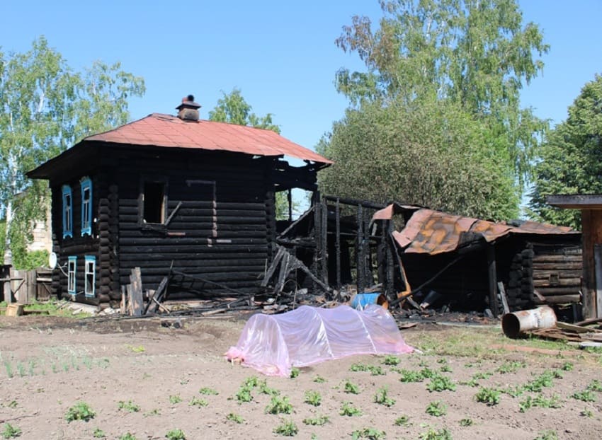 Решивший отомстить своей любовнице житель Пермского края поджег ее дом