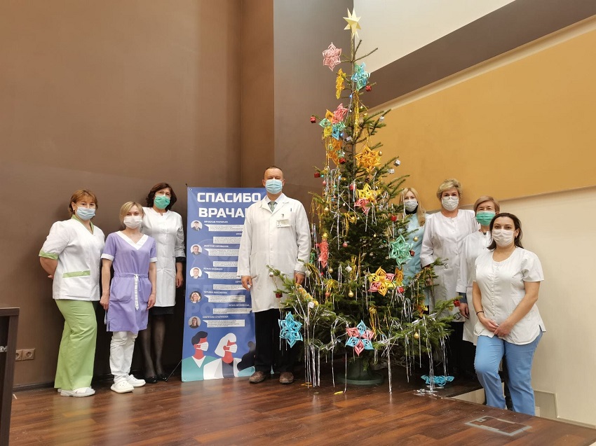 Депутаты от «Единой России» подарили праздничное настроение врачам и пациентам пермских больниц
