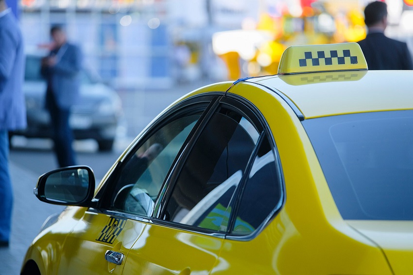 Владелец таксопарка Дмитрий Еньчев про инициативу краевых властей по перекраске всех автомобилей такси в белый цвет 