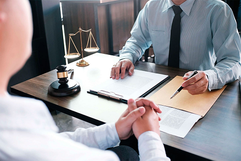 Как правильно выбрать бизнес-юриста и избежать ошибок