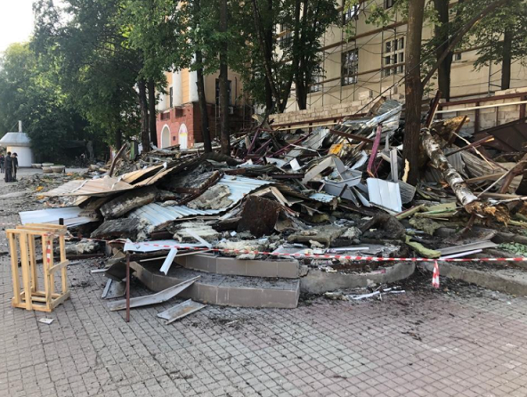 В Перми снесли павильоны на улице Петропавловской и Комсомольском проспекте