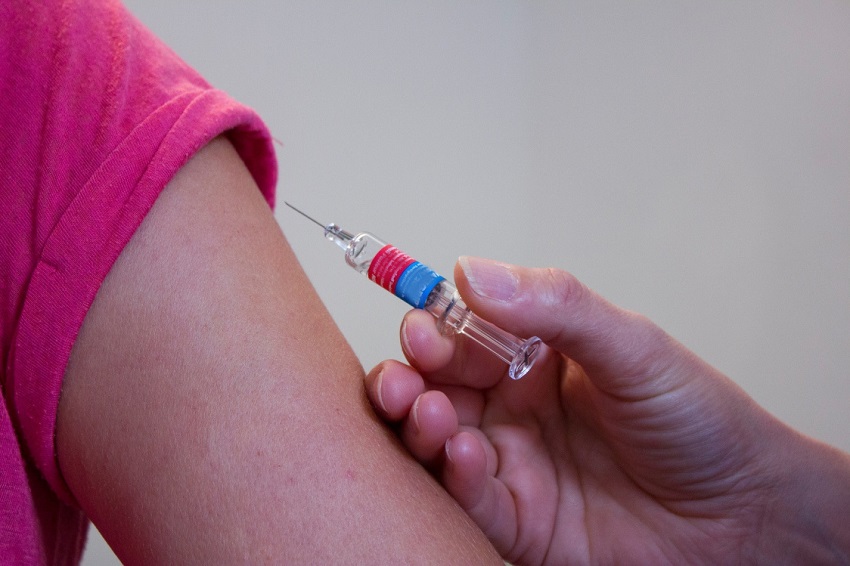Вакцинировать от коронавируса в пермских школах начнут с 2022 года
