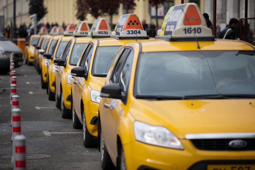 Депутаты Заксобрания Пермского края утвердили красно-белый цвет такси в регионе 