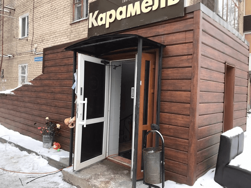 В Перми приставы арестовали имущество владельца мини-отеля «Карамель», в котором погибли пять человек
