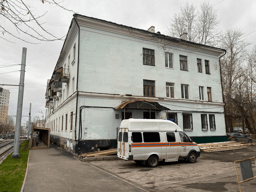 Рядом с аварийным домом по ул. Куйбышева в Перми развернули оперативный штаб