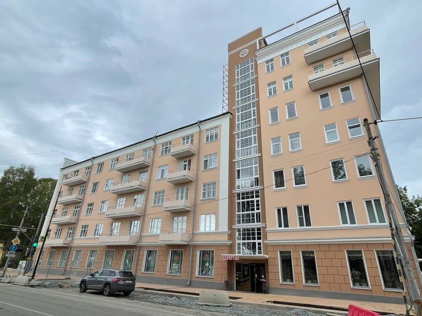 В Перми преобразился фасад конструктивистского «Дома чекистов» на улице Сибирской