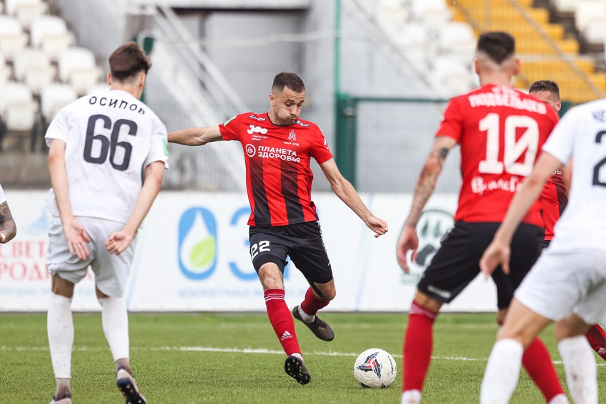 Три футболиста «Амкар-Пермь» переподписали контракты с клубом