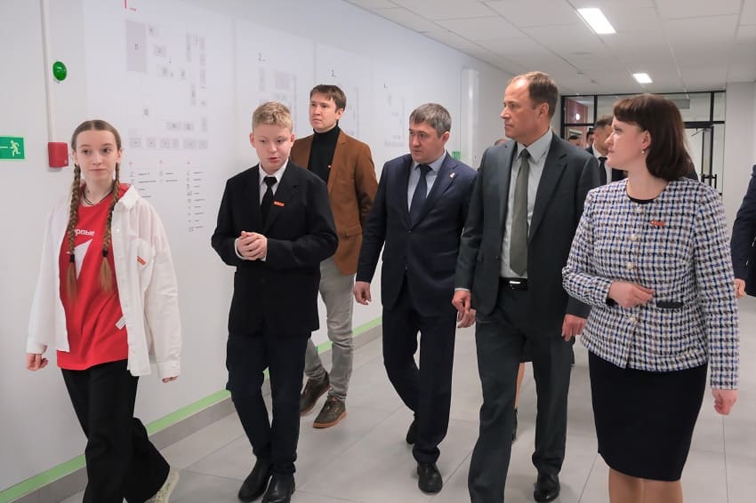 Полпред Комаров и губернатор Махонин открыли новый корпус школы «Точка» в Перми