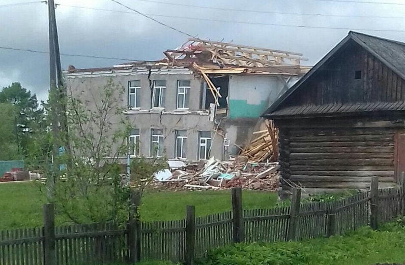 В Октябрьском районе рухнула «школа на подпорках»