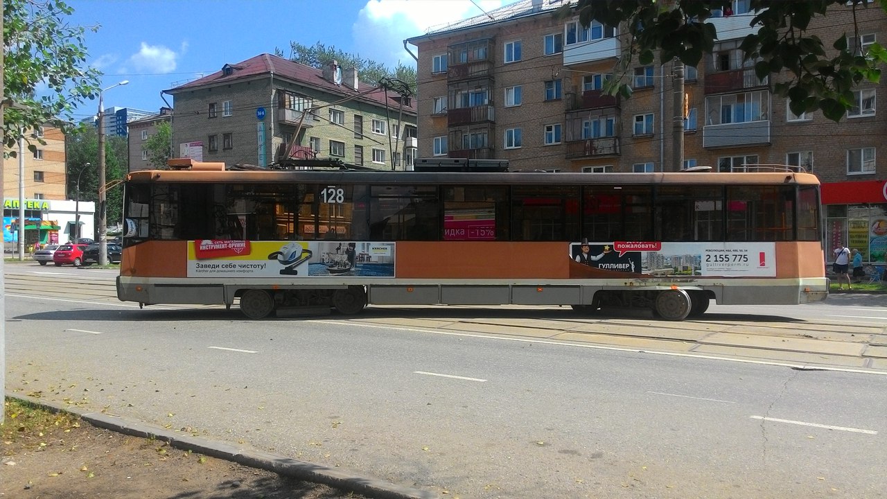 На улице Мира с рельсов сошел трамвай