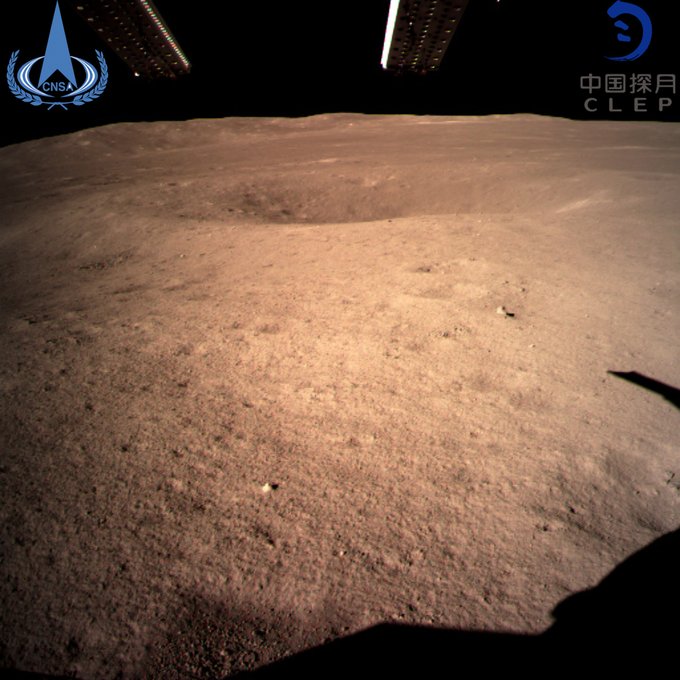 Обратная сторона Луны. Китайский аппарат прислал первые снимки