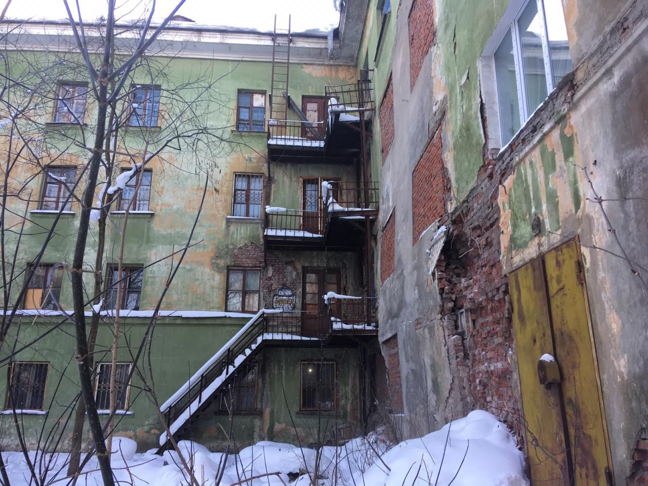 Из дома по улице Уральской, 110, где обрушилась стена, переселили жильцов