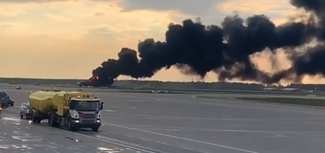 При пожаре в самолете Сухой Суперджет в Шереметьево погиб 41 человек 