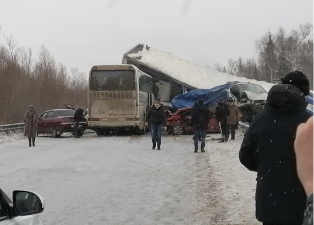 В массовом ДТП под Краснокамском пострадали девять человек, в том числе четверо детей