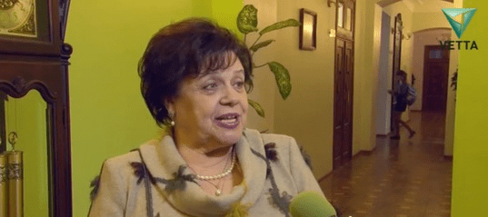 Элеонора Падей после почти 45 лет руководства гимназией № 17 отправлена в отставку