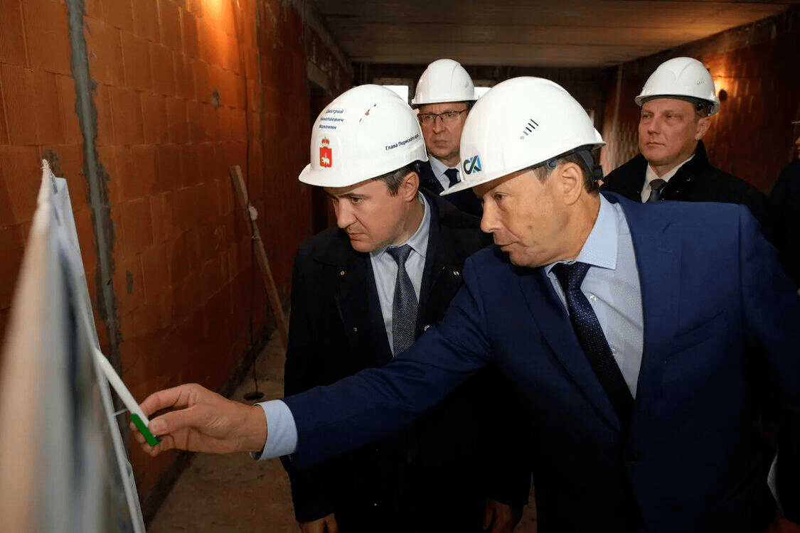 Врио главы Пермского края Дмитрий Махонин проинспектировал строительство нового корпуса детского сада в мкр. Вышка II 