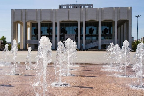 В Перми ищут подрядчика на содержание фонтана перед Театром-Театром в 2022 году 