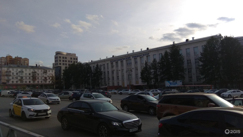 В Перми с 4 по 6 ноября ограничат движение транспорта на Октябрьской площади 