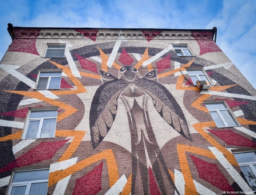 В Перми на двух домах появились стрит-арт объекты с изображением трехглавой птицы и аммонита
