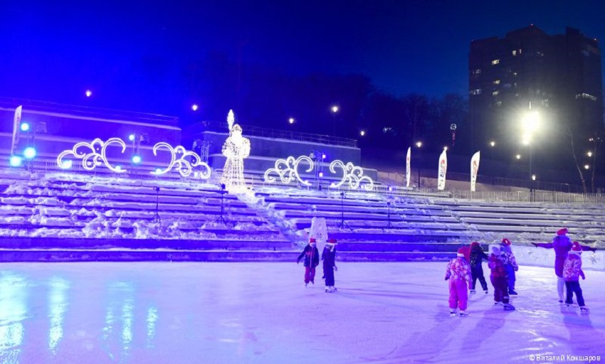 В центре Перми впервые открылся ледовый каток с видом на Каму