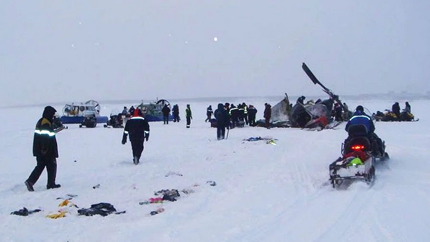 Пропавшего представителя компании «Транснефть-Прикамье» после крушения вертолета ищут спасатели
