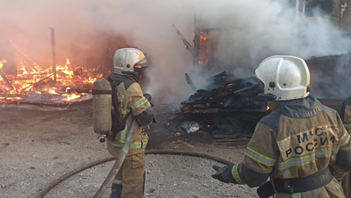 В Пермском районе произошел крупный пожар в деревянных сооружениях 