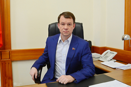 Руководитель гордумы Перми Дмитрий Малютин вышел на работу после травмы