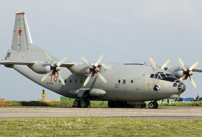 В Перми экстренную посадку совершил военно-транспортный самолет Ан-12