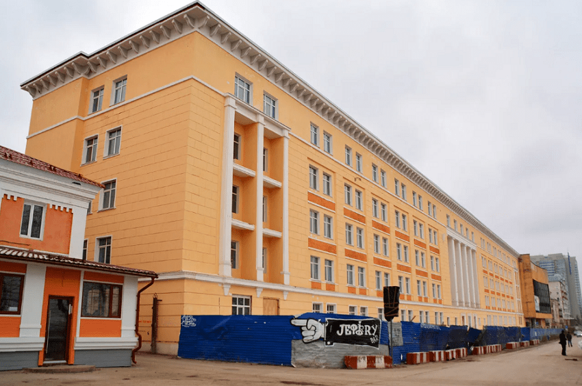 Экс-директор курорта «Губаха» возглавил строительство гостиницы в бывшем здании ВКИУ 