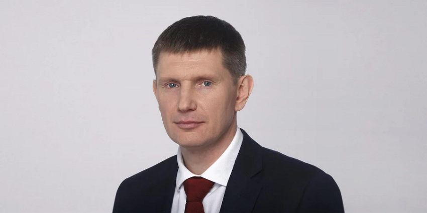 Максим Решетников заявил о непроизводительной занятости бухгалтеров и охранников