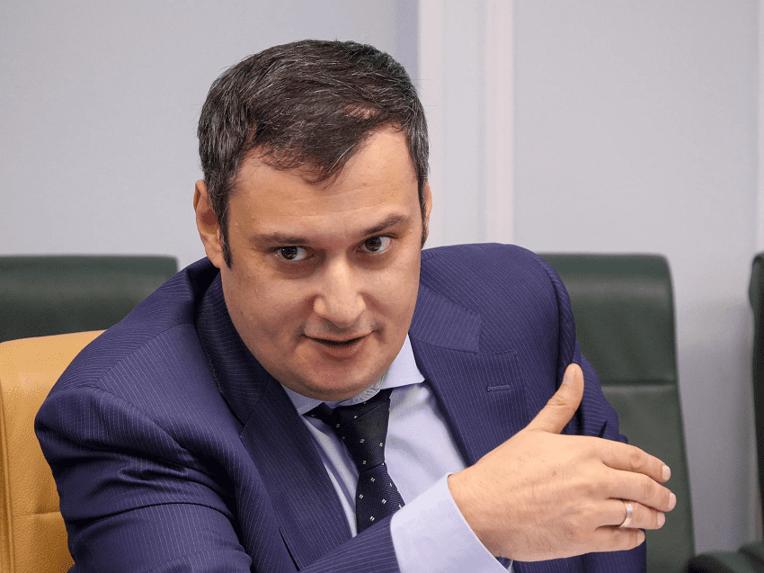 Депутат Госдумы Хинштейн потребовал уволить осужденного чиновника в Прикамье