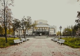 В преддверии театрального сезона, Кудымкарский театр все еще недостроен, неуютен, неудобен